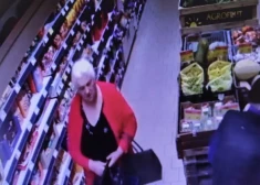 Atpazīsti viņu? Policija publisko sievietes attēlu, kura tiek turēta aizdomās par vairāku noziegumu pastrādāšanu