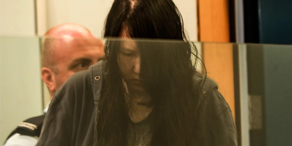 Jaunzēlandē stājies spēkā spriedums sievietei, kura nogalināja divus bērnus un paslēpa viņu līķus čemodānos.