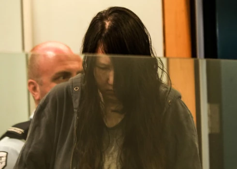 Jaunzēlandē stājies spēkā spriedums sievietei, kura nogalināja divus bērnus un paslēpa viņu līķus čemodānos.