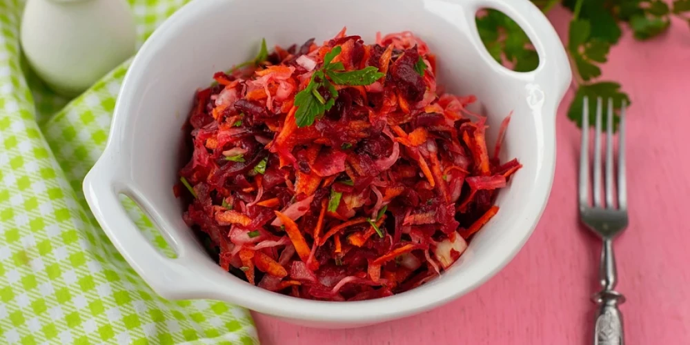 Skābu kāpostu salāti ar bietēm