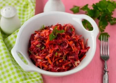 Šis ir īstais laiks tukšot pagrabu - trīs receptes, kā pagatavot salātus no Latvijas dārzeņiem