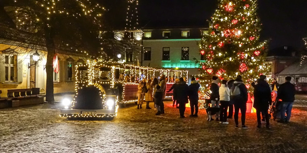 По улицам Вентспилса снова поедет «праздничный поезд» — всего за 3 евро.