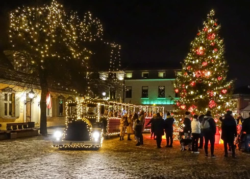 По улицам Вентспилса снова поедет «праздничный поезд» — всего за 3 евро.