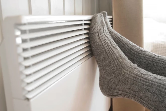 Silda kājas pie radiatora