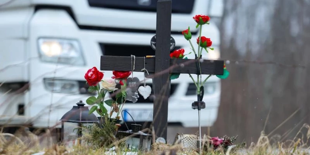 Traģisko avāriju, iespējams, izraisījis pasažieris.