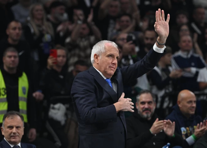 Basketbola leģenda Obradovičs atkāpjas no amata; Šmitam deviņi punkti kaunpilnā sagrāvē