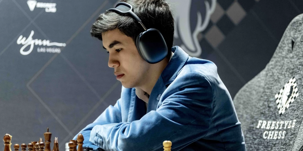 19 gadus vecais Uzbekistānas šahists Javohirs Sindarovs.