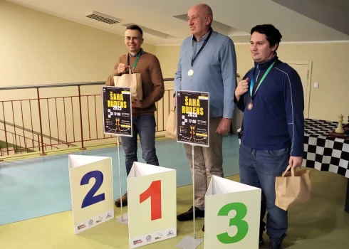 Vīriešu grupas laureāti.