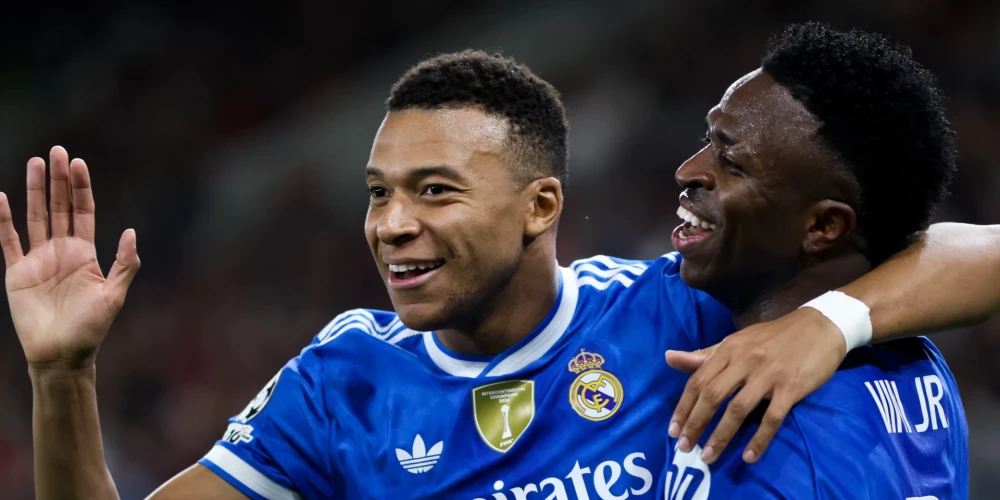 Kilians Mbapē aizvadīja spožu spēli Pirejās.