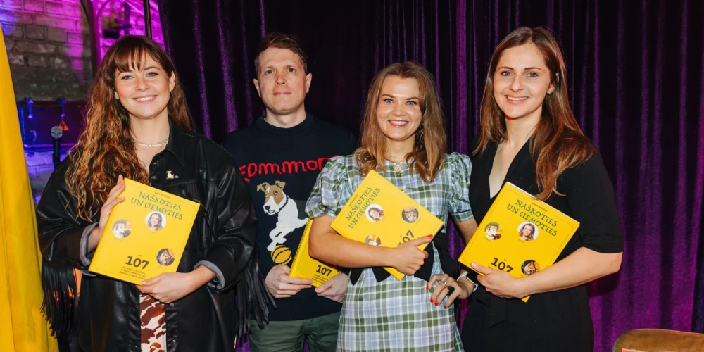  Svinīgi atvērta ēdienu blogeres Zanes Grēviņas (Našķoties Zane) ceturtā grāmata “Našķoties un ciemoties”. Receptes, suņi un draudzība – tā īsumā var raksturot grāmatu, kuras 288 lappusēs ir 107 pārsteidzošas receptes, daudz laimīgu ķepu nospiedumu un kas pati ir kā pārsteigums.