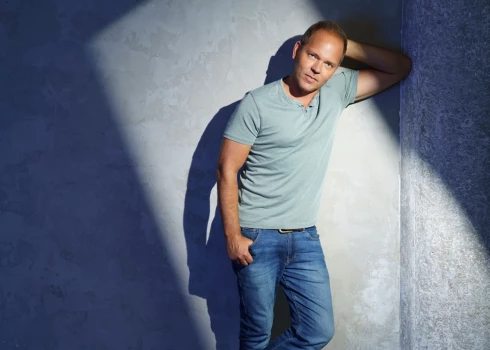 Par gaidāmo turneju Lauris saka: “Esmu ļoti patīkami satraukts par gaidāmo tikšanos manos koncertos Latvijā."