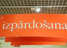 Latvijas iedzīvotājiem, kuri glabā visus naudas līdzekļus vienā kartē, sniegts būtisks padoms izpārdošanu sezonai