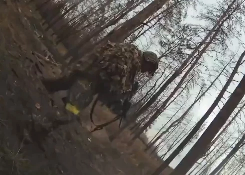 Ukrainas karavīri no okupantiem sagrāba ieročus, sakaru aprīkojumu un dokumentus.