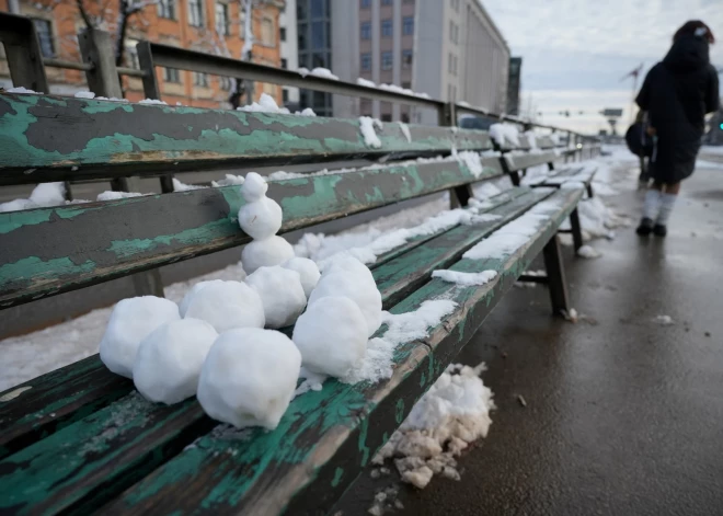 Уборка снега в Риге началась с 6 утра - работают 87 машин