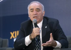 Оппозиционер Каспаров "разнес" НАТО: "Будет ли канадская бригада в Латвии стрелять, если россияне пересекут границу?"