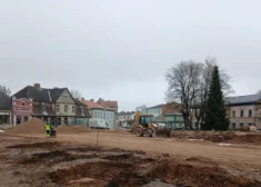 Tukumā turpinās Brīvības laukuma un tam piegulošās teritorijas būvdarbi