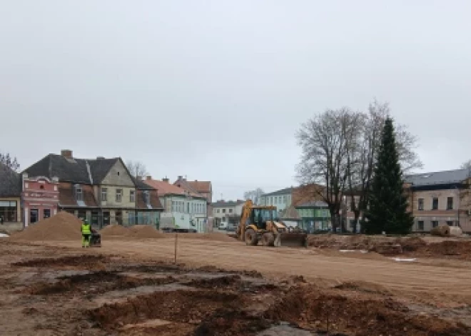 Tukumā turpinās Brīvības laukuma un tam piegulošās teritorijas būvdarbi