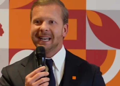 Aleksejs Rosļikovs savas partijas kongresā (ekrānuzņēmums no video)