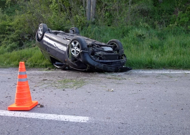 Atkārtoti reibumā pie stūres: vīrietis izraisa nāvējošu avāriju un aizbēg no notikuma vietas