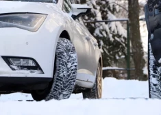 С 1 декабря шины M+S перестанут считаться зимними: теперь только "гора и снежинка"