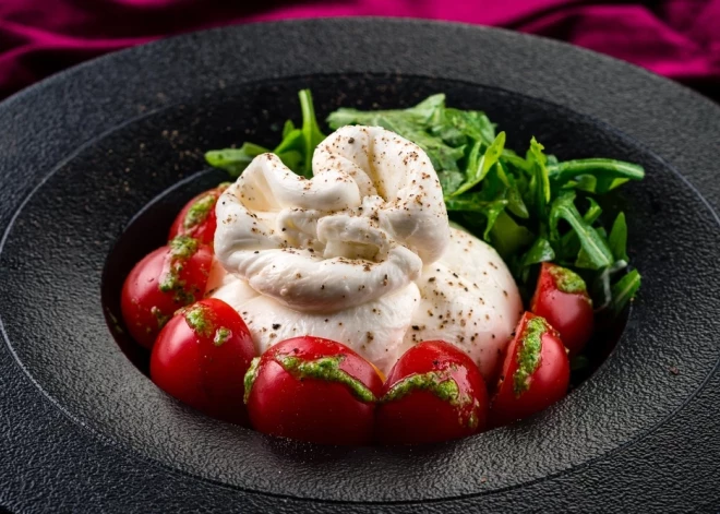 Itāļu virtuve. Kas ir burrata, un kā to apēst?