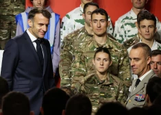  Krievijas draudi maina visu: Makrons paziņo par militārā dienesta atjaunošanu