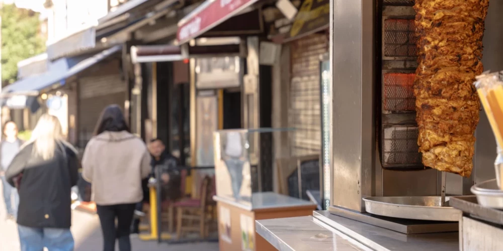 Вместо 15 кебабов молодые люди выбирают уголовное дело за кражу кассового аппарата.