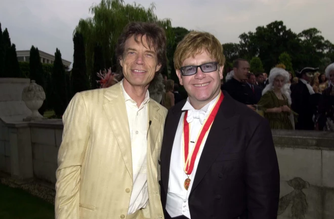 Eltons Džons un Miks Džegers 2001. gadā.