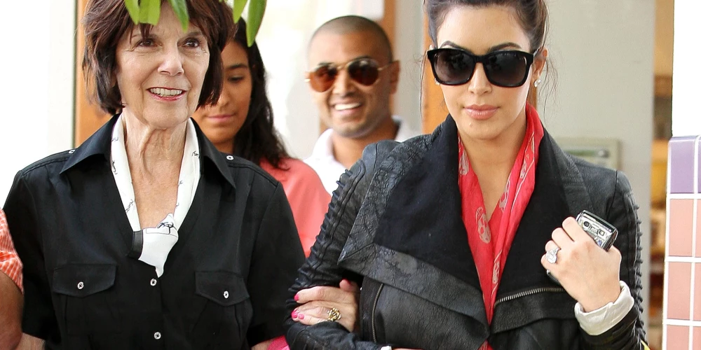 Kima Kardašjana ar omīti 2011. gadā.