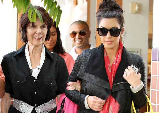 Kima Kardašjana ar omīti 2011. gadā.