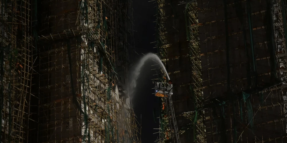 Postošs ugunsgrēks Honkongā.