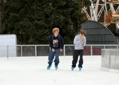 На Эспланаде начинает работать бесплатный каток, но за аренду коньков все же придется заплатить