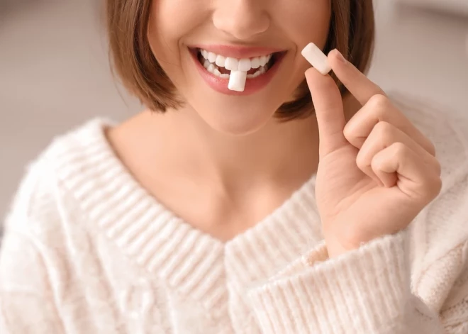 Kāpēc nevajadzētu košļāt košļājamo gumiju? Šeit ir atbilde