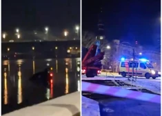 Glābēji intensīvi meklē pašā Rīgas centrā Daugavā nogrimušu mašīnu