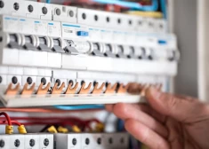 Elektroenerģijas pārvades vidējais tarifs janvārī samazināsies par 10%, tomēr mājsaimniecībām izmaksas nemainīsies