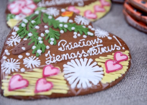 Квартал Калнциема превращается в рождественскую ярмарку.