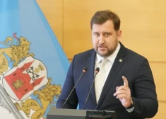 Turpina izskatīt krimināllietu pret Rīgas domes deputātu Brēmani par 102 721 eiro izkrāpšanu