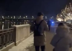 Daugavā iebraukušajā automašīnā atradās sieviete