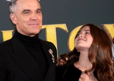 Izaugusi par īstu dāmu! Robija Viljamsa vecākā meita debitē uz sarkanā paklāja