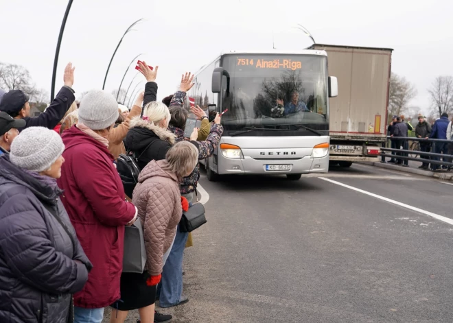 Когда автобус не приходит: в пригородах Риги начинают тестировать транспорт будущего. Кому повезло?