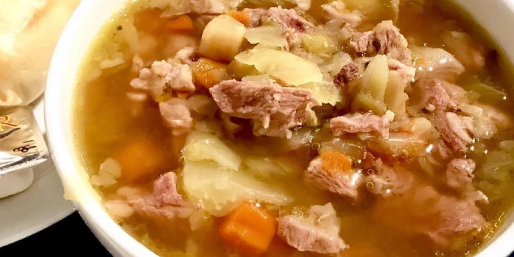 Kāpostu zupa ar jēra gaļu