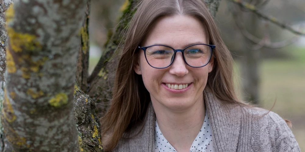 Latvijas Valsts mežzinātnes institūta “Silava” vadošā pētniece Zane Lībiete pēta mežsaimniecības ietekmi uz ūdens kvalitāti un vielu apriti, kā arī dažādus faktorus, kas šos procesus ietekmē.