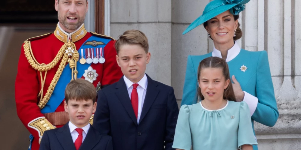 Princis Viljams ar sievu princesi Ketrīnu un bērniem – princi Džordžu, princesi Šarloti un princi Luisu šā gada jūnijā.