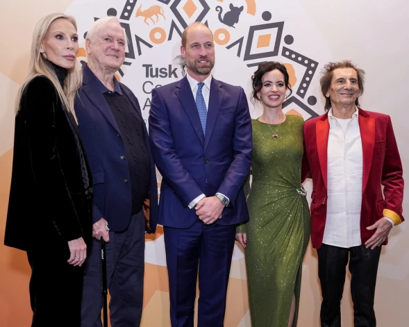 No kreisās: Dženifera Klīza, Džons Klīzs, princis Viljams, Sallija Vuda un Ronijs Vuds “Tusk Conservation Awards” ceremonijas vakarā Londonā šā gada 26. novembrī.