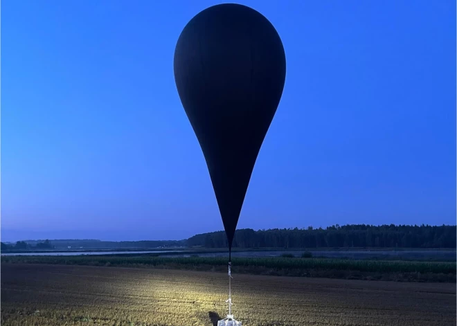 Šodien cigaretes, rīt – sprāgstvielas: kontrabandas baloni var kļūt par nāvējošu ieroci hibrīdkarā pret Eiropu, brīdina eksperti