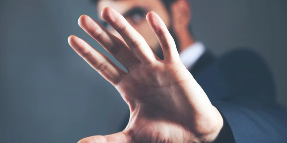 За фото и видео чиновников в интернете — штраф или уголовная ответственность.