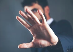 Хочешь снять на видео латвийского чиновника? Трижды подумай - можешь ответить перед законом