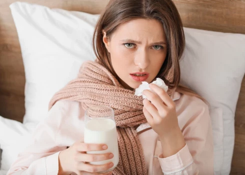  "Ja ir angīna, labas zāles būs saldējums. Vislabāk – parastais plombīrs, lai dabīgāks. Aukstums samazina tūsku, sāpes, un ir vieglāk. Vienīgi to nevajag ēst ārā, aukstumā," skaidro ārste.