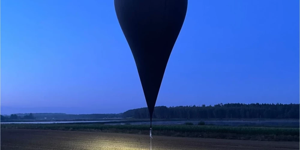 Воздушные шары используются для перевозки контрабанды, но существуют опасения, что они могут быть оснащены шпионскими камерами или даже взрывчаткой.