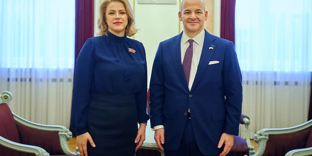 В завершение встречи Силиня поблагодарила Робинсона за его вклад в развитие отношений с Латвией.